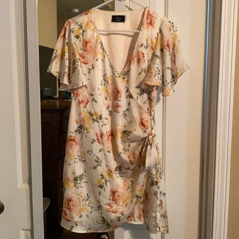 NEW Vici Collection Size Medium true wrap dress